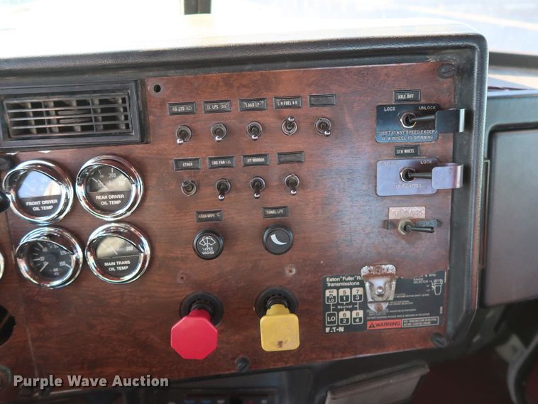 image for item DG4249 1992 Peterbilt 378 semi truck