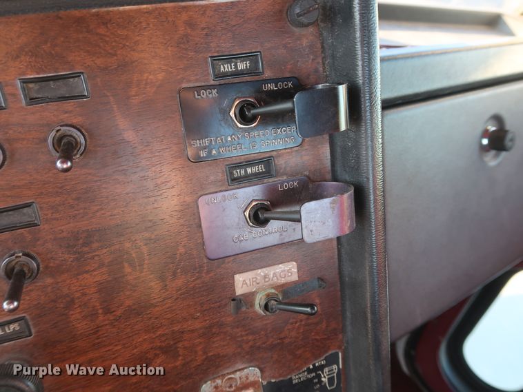 image for item DG4249 1992 Peterbilt 378 semi truck