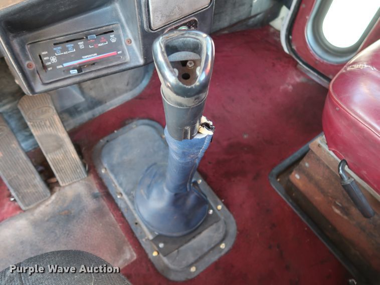 image for item DG4249 1992 Peterbilt 378 semi truck