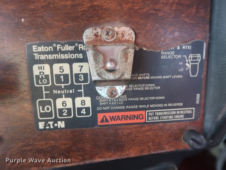 image for item DG4249 1992 Peterbilt 378 semi truck