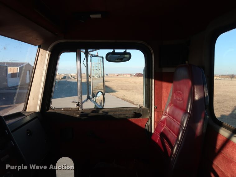 image for item DG4249 1992 Peterbilt 378 semi truck