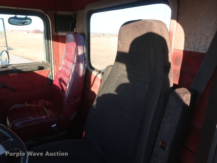 image for item DG4249 1992 Peterbilt 378 semi truck