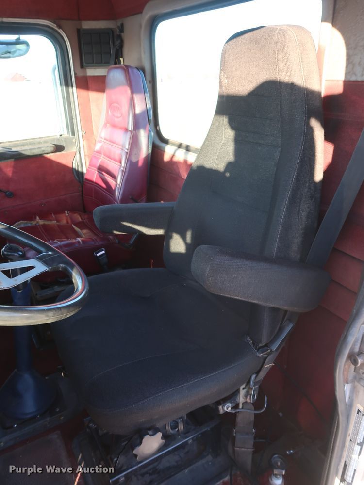 image for item DG4249 1992 Peterbilt 378 semi truck