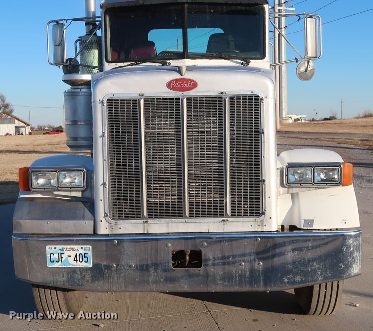 image for item DG4249 1992 Peterbilt 378 semi truck