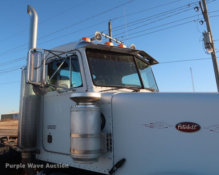 image for item DG4249 1992 Peterbilt 378 semi truck