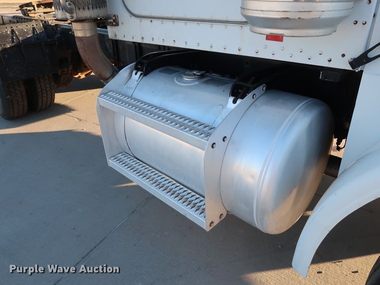 image for item DG4249 1992 Peterbilt 378 semi truck