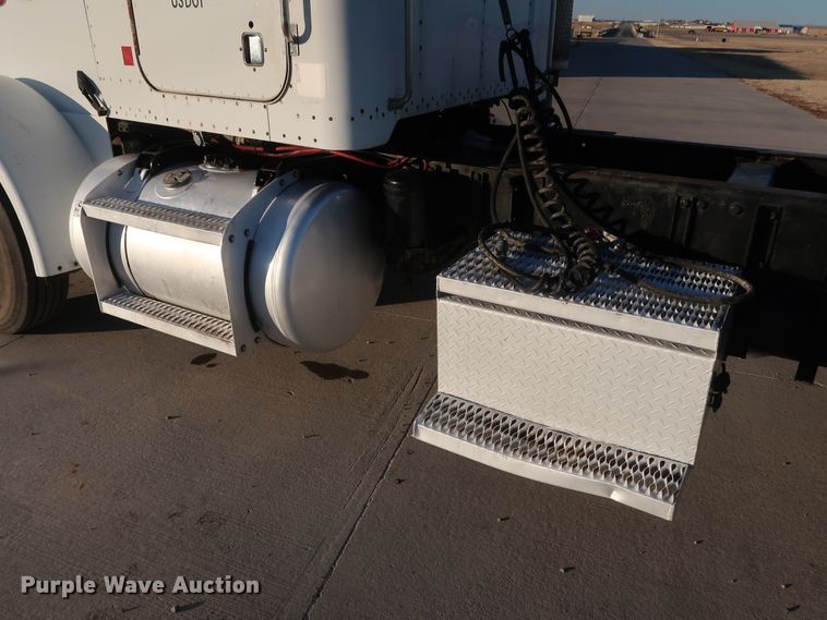 image for item DG4249 1992 Peterbilt 378 semi truck