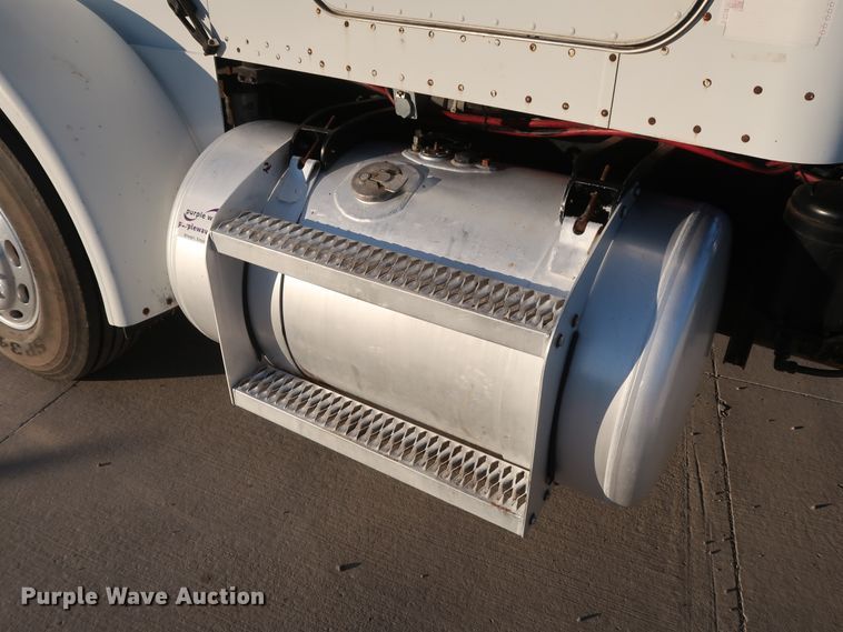 image for item DG4249 1992 Peterbilt 378 semi truck