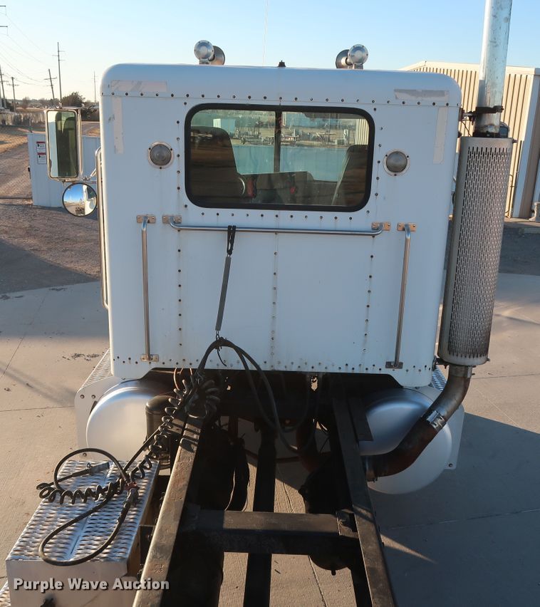 image for item DG4249 1992 Peterbilt 378 semi truck