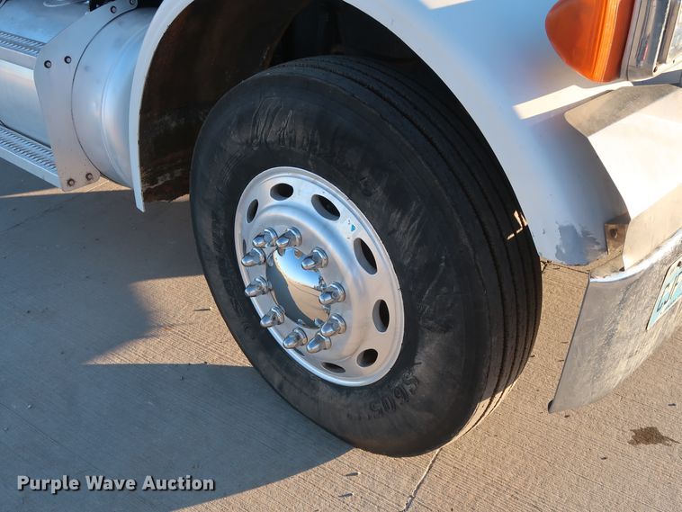 image for item DG4249 1992 Peterbilt 378 semi truck