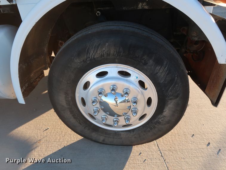 image for item DG4249 1992 Peterbilt 378 semi truck