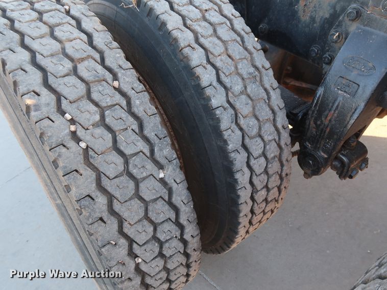 image for item DG4249 1992 Peterbilt 378 semi truck