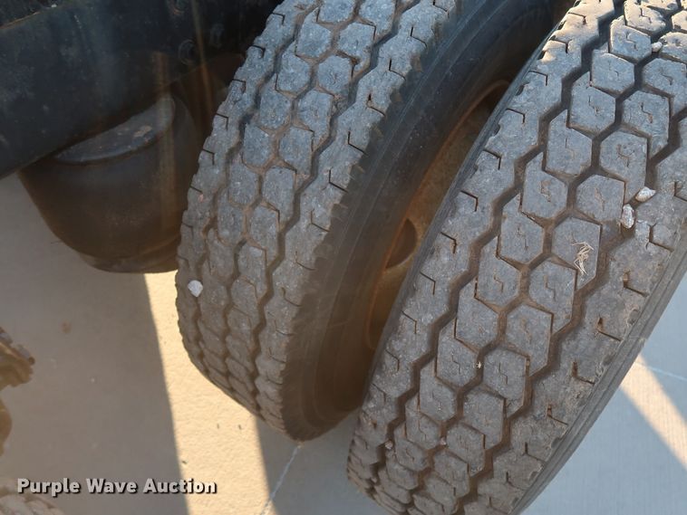 image for item DG4249 1992 Peterbilt 378 semi truck