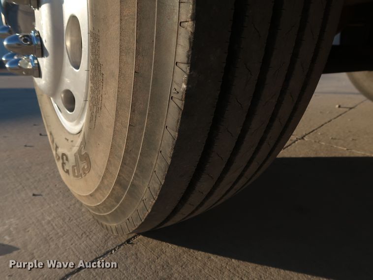 image for item DG4249 1992 Peterbilt 378 semi truck