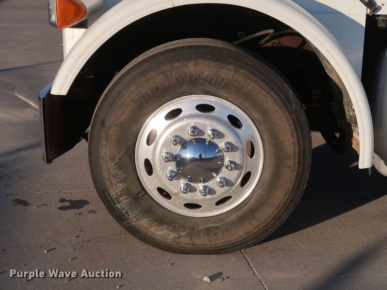 image for item DG4249 1992 Peterbilt 378 semi truck