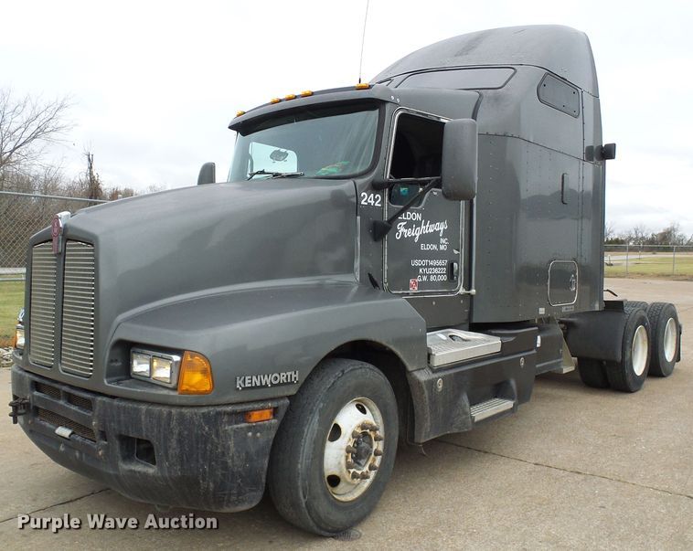 image for item DG5518 2007 Kenworth T600 semi truck