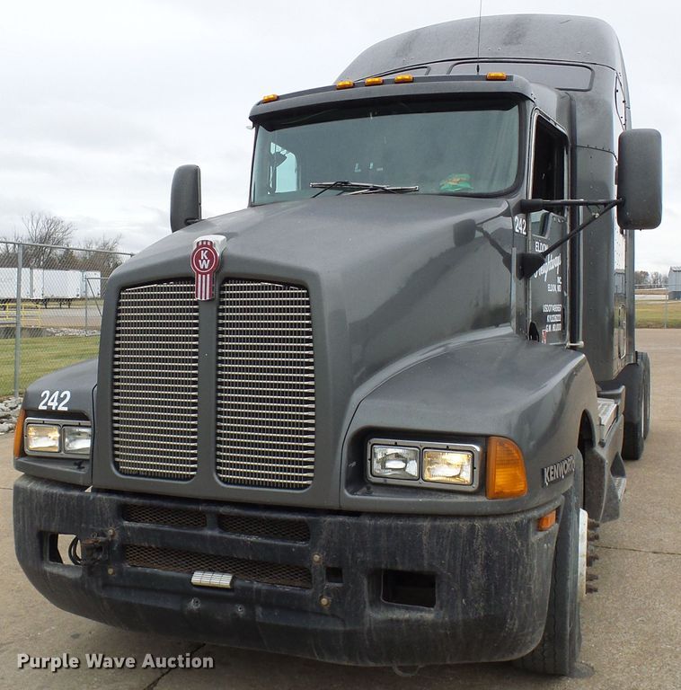 image for item DG5518 2007 Kenworth T600 semi truck