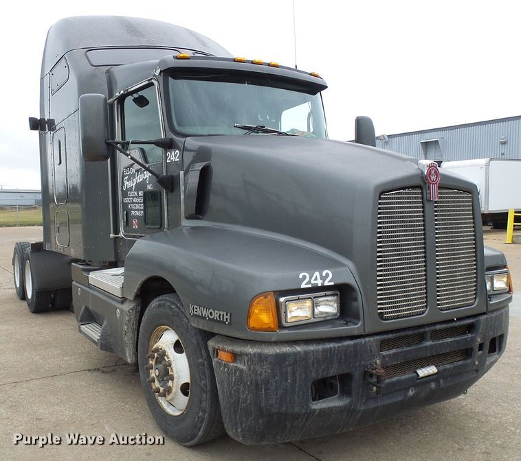 image for item DG5518 2007 Kenworth T600 semi truck