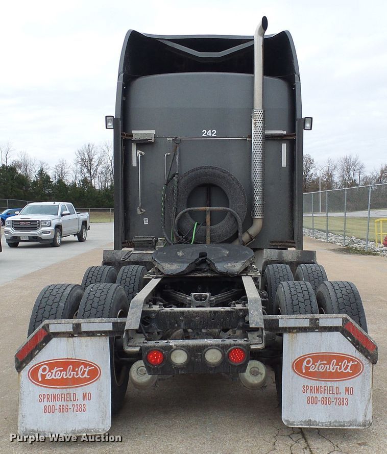 image for item DG5518 2007 Kenworth T600 semi truck