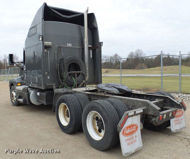 image for item DG5518 2007 Kenworth T600 semi truck