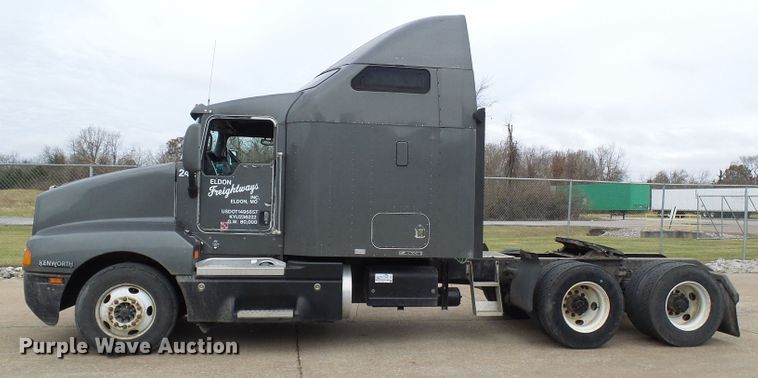 image for item DG5518 2007 Kenworth T600 semi truck