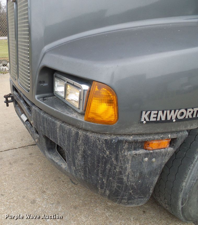 image for item DG5518 2007 Kenworth T600 semi truck