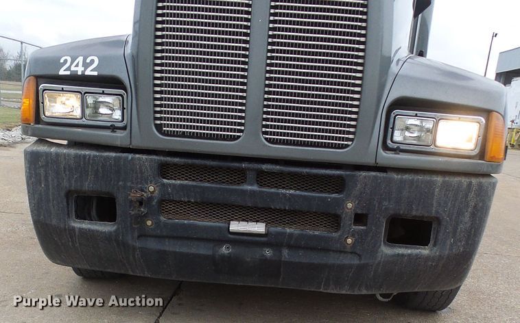 image for item DG5518 2007 Kenworth T600 semi truck