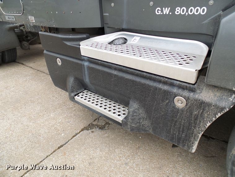 image for item DG5518 2007 Kenworth T600 semi truck