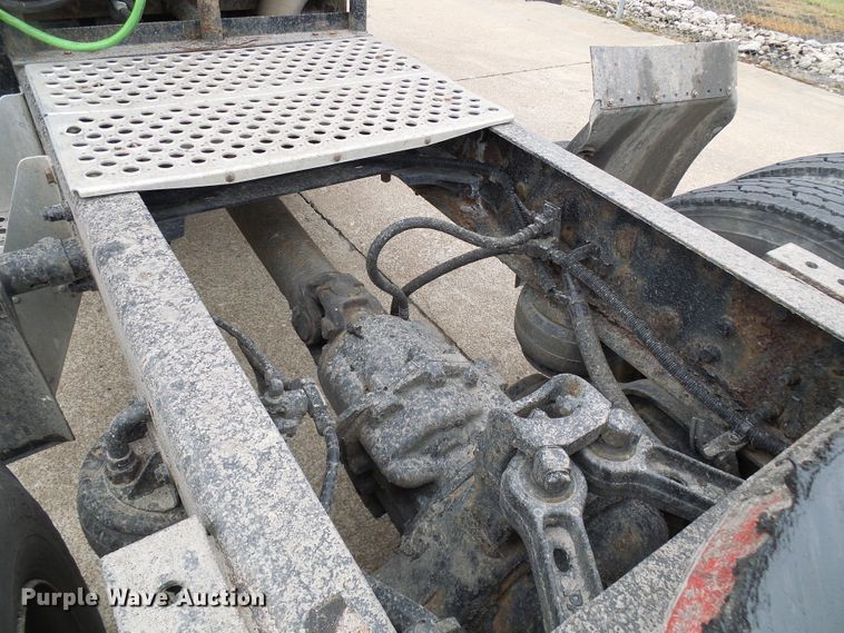 image for item DG5518 2007 Kenworth T600 semi truck