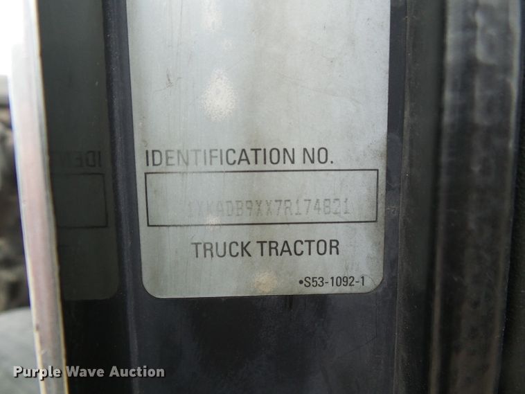 image for item DG5518 2007 Kenworth T600 semi truck