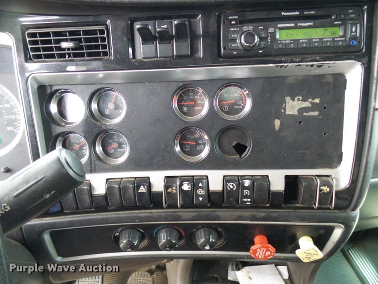 image for item DG5518 2007 Kenworth T600 semi truck