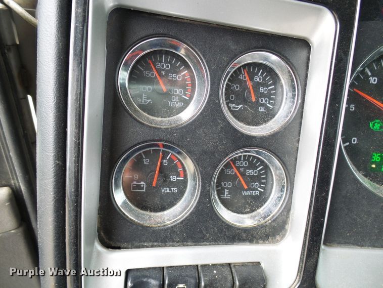 image for item DG5518 2007 Kenworth T600 semi truck