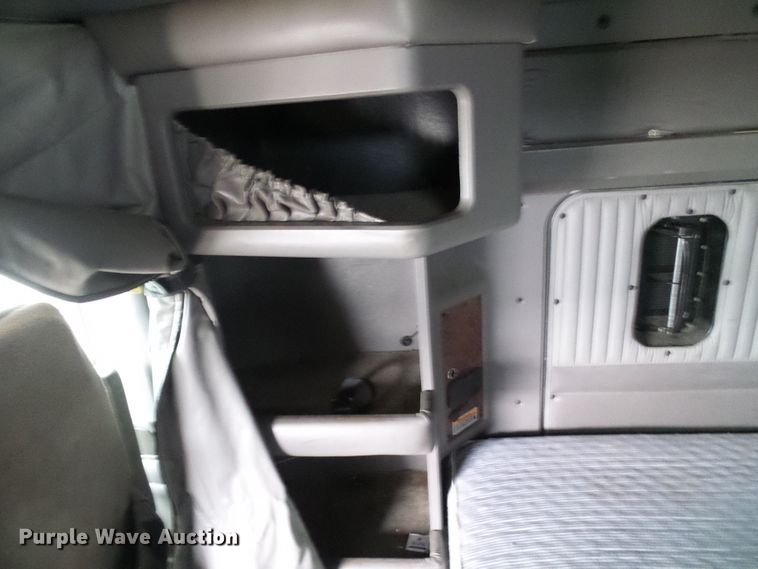 image for item DG5518 2007 Kenworth T600 semi truck