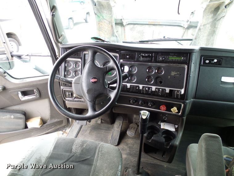 image for item DG5518 2007 Kenworth T600 semi truck