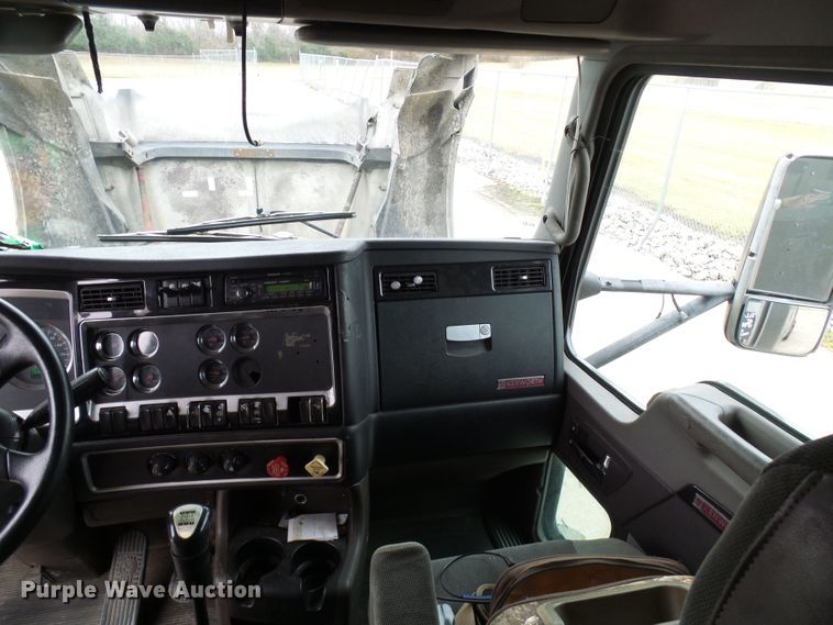 image for item DG5518 2007 Kenworth T600 semi truck