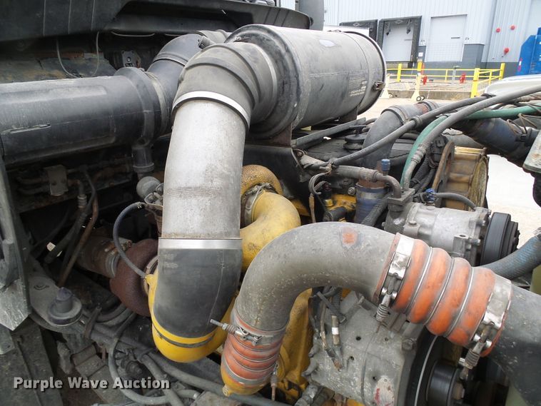 image for item DG5518 2007 Kenworth T600 semi truck