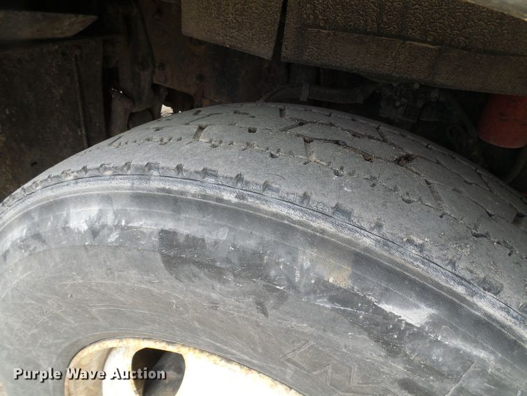 image for item DG5518 2007 Kenworth T600 semi truck