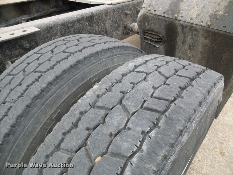 image for item DG5518 2007 Kenworth T600 semi truck