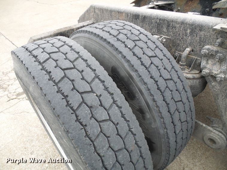 image for item DG5518 2007 Kenworth T600 semi truck