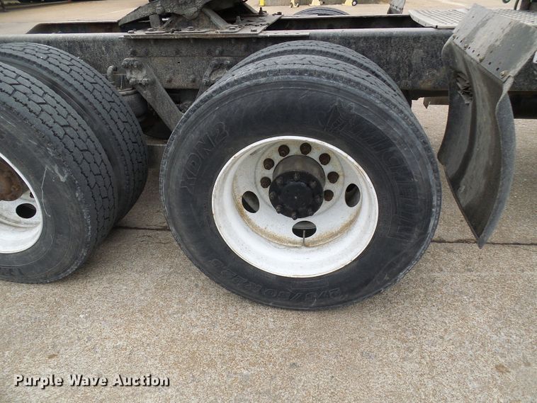 image for item DG5518 2007 Kenworth T600 semi truck