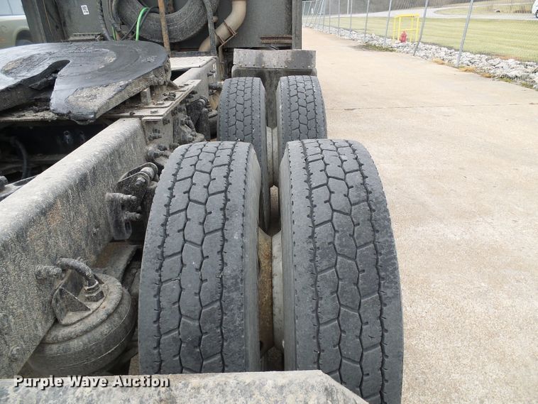 image for item DG5518 2007 Kenworth T600 semi truck