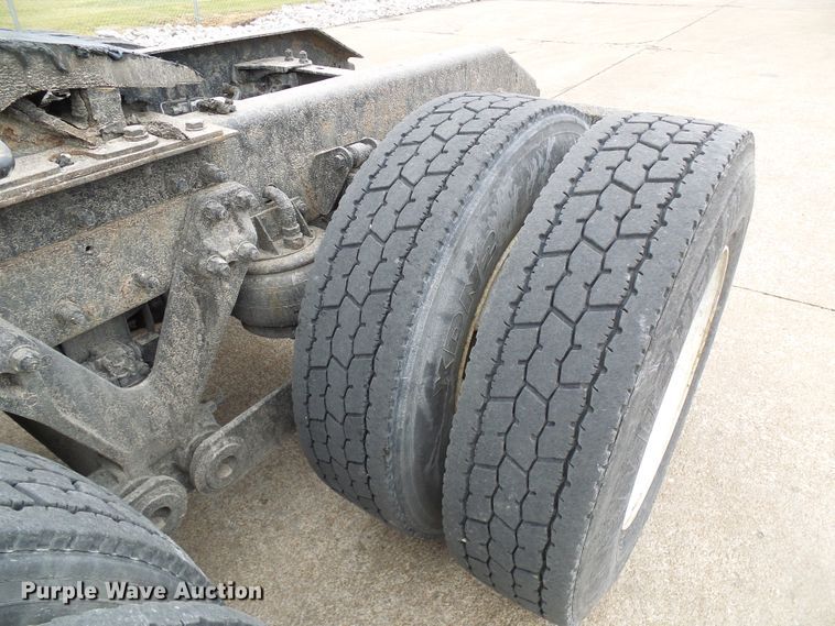 image for item DG5518 2007 Kenworth T600 semi truck