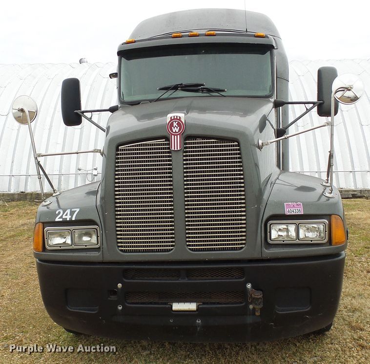 image for item DG5519 2007 Kenworth T600 semi truck