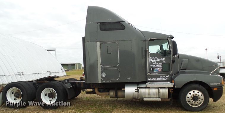 image for item DG5519 2007 Kenworth T600 semi truck