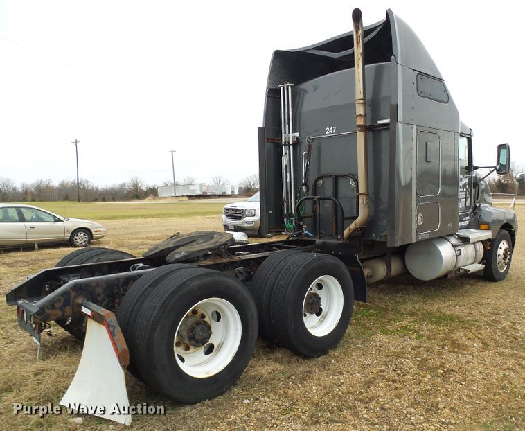 image for item DG5519 2007 Kenworth T600 semi truck