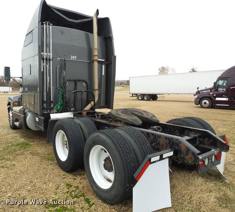 image for item DG5519 2007 Kenworth T600 semi truck