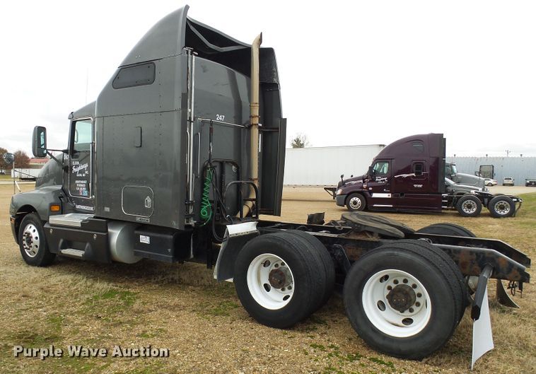 image for item DG5519 2007 Kenworth T600 semi truck