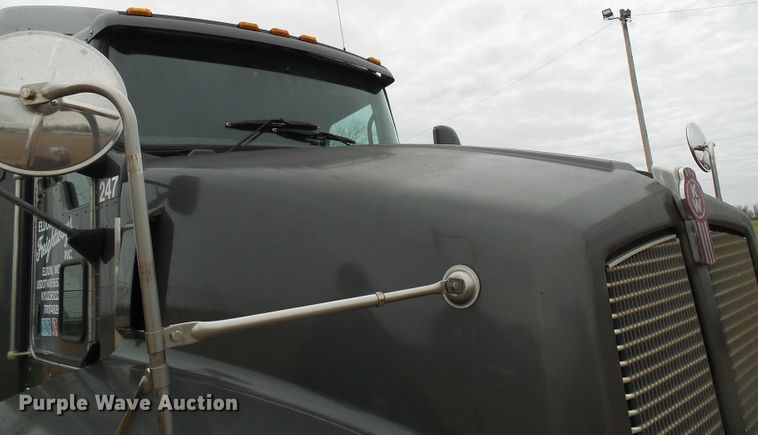 image for item DG5519 2007 Kenworth T600 semi truck