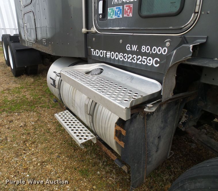 image for item DG5519 2007 Kenworth T600 semi truck