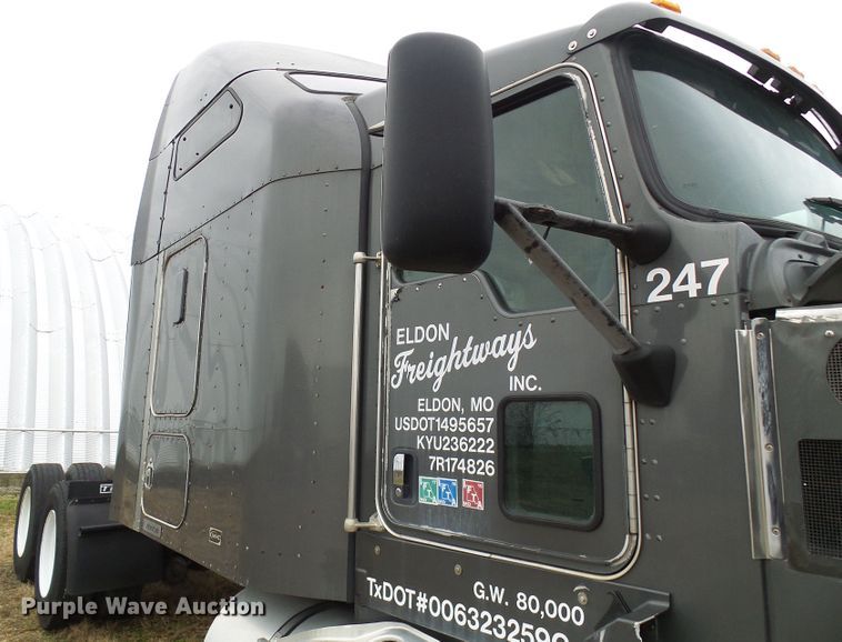 image for item DG5519 2007 Kenworth T600 semi truck